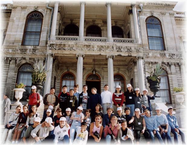 Çocuklar ve Dolmabahçe Sarayı
